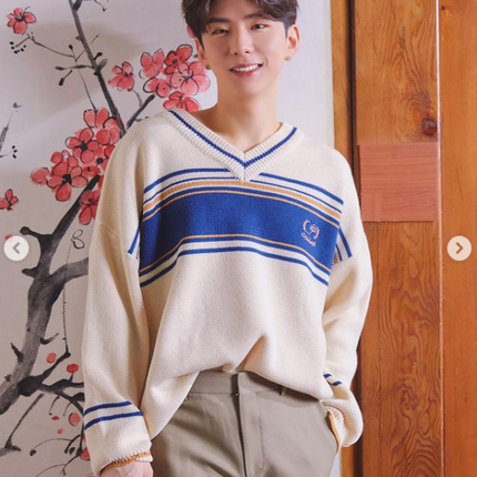 MONSTA X KIHYUN PICK - CPGN COMME V NECK SWEATER CREAM - COKODIVE