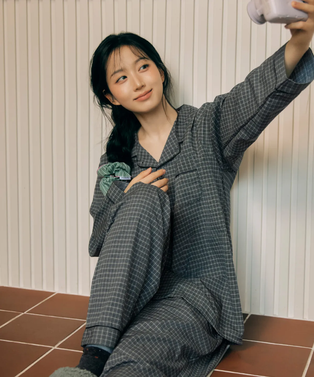 [NMIXX HAEWON PICK] DOSSY DUST LONG-SLEEVE PAJAMAS SET - COKODIVE
