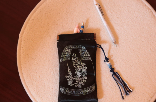 SEONGDEOK BELL CELESTIAL MAIDEN GLASSES & PEN CASE - COKODIVE